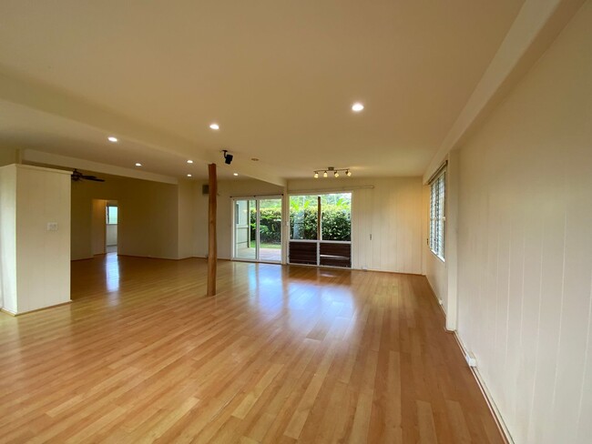 Building Photo - Single level, Single Family Home in Kailua