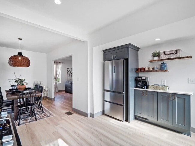 Building Photo - 432 N Firestone Blvd