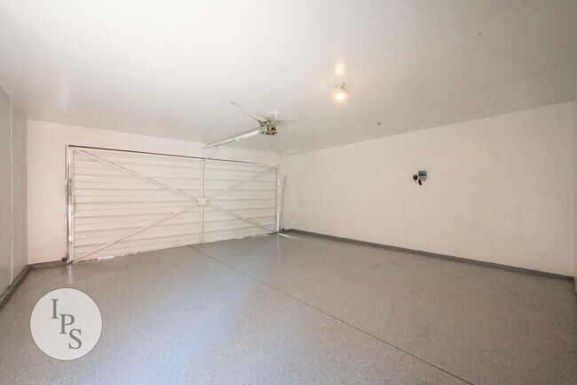 Building Photo - North Fresno Home in CUSD, 3BR/2BA, Beautiful Updates - Lots of Amenities!