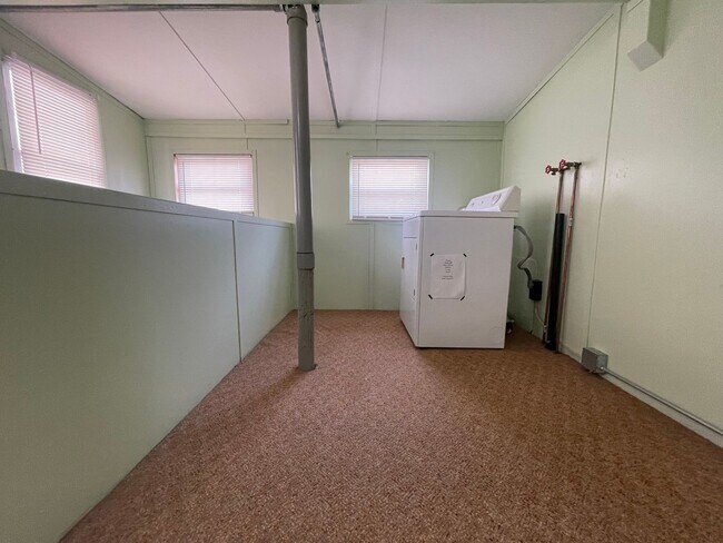 Building Photo - JPL334