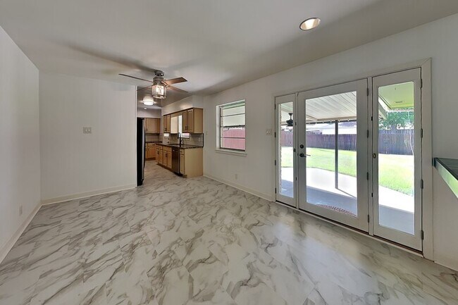 Building Photo - 11029 Watterson Dr