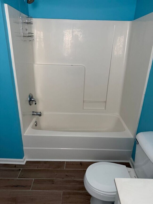 Building Photo - Maintenance Free Living 3 Bed/2.5 Bath