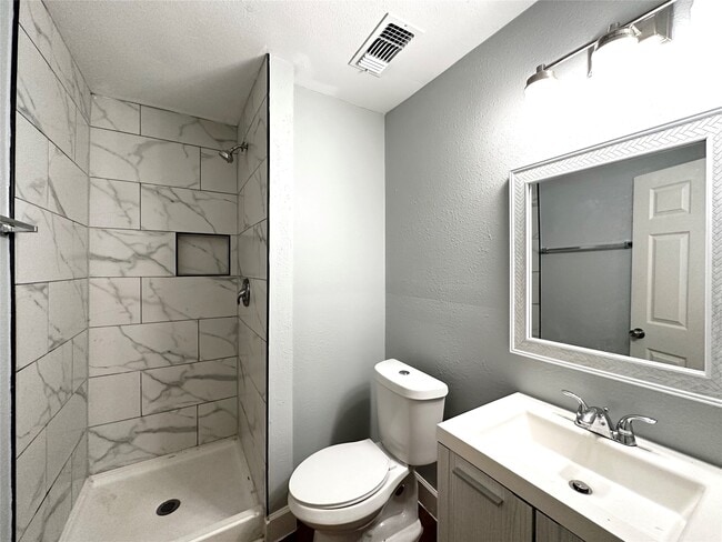 Building Photo - 4318 1st St