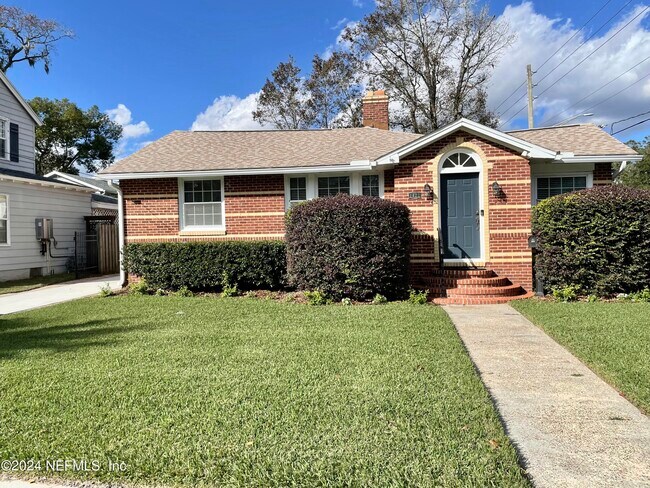Building Photo - 1427 River Oaks Rd