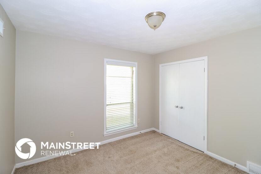 Building Photo - 3256 Bluemont Dr