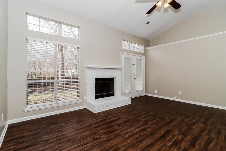 Building Photo - 202 Aurora Ln