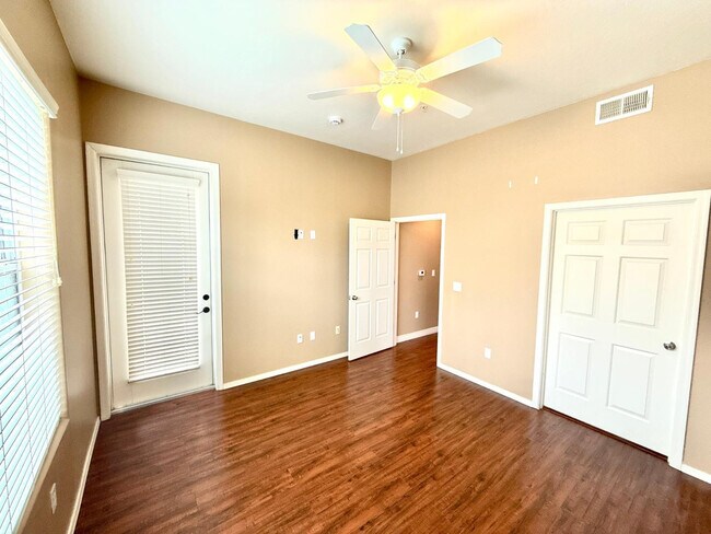 Building Photo - 14575 W Mountain View Blvd