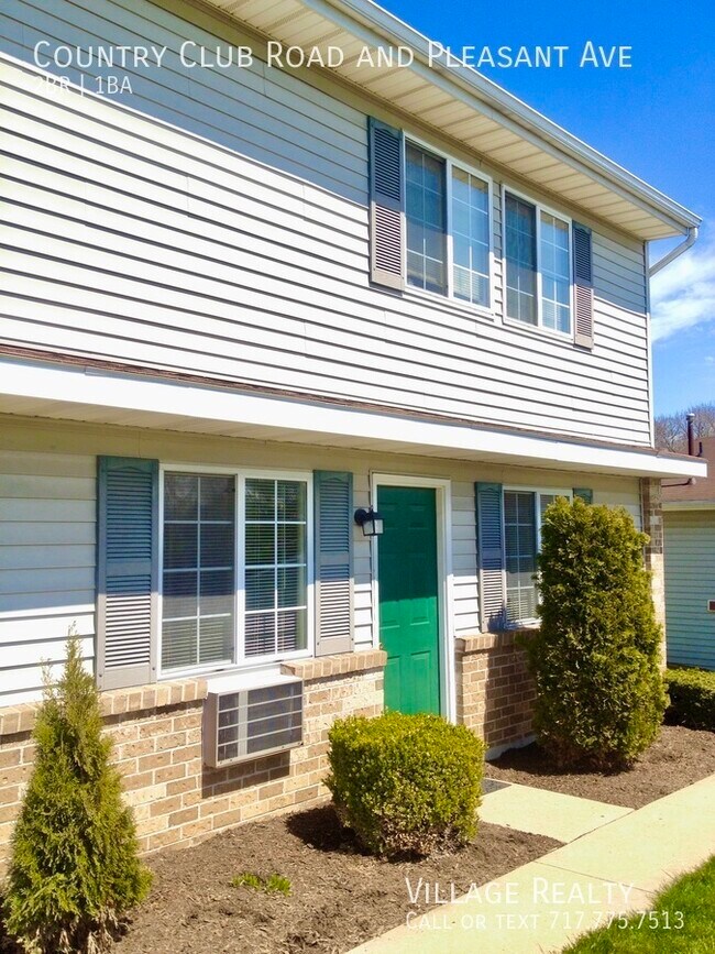 Building Photo - 615 Country Club Rd