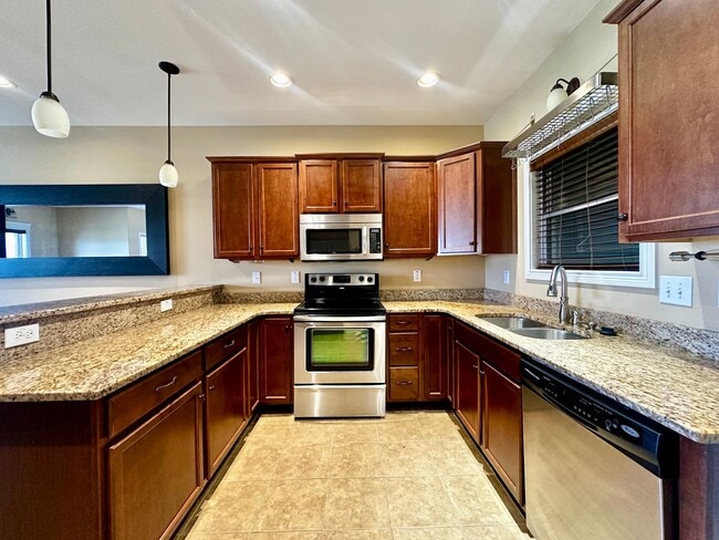 Building Photo - Welcome to this cozy and inviting 2-bedroo...