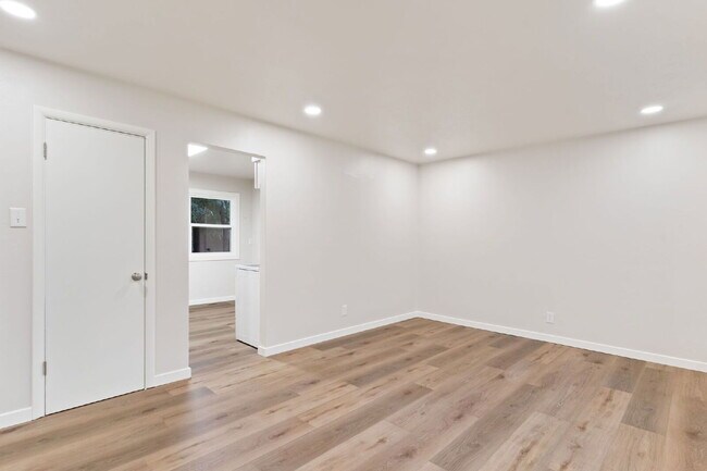 Building Photo - 1220 Janes Ln