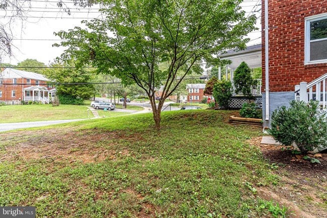 Building Photo - 2901 Farmington Dr