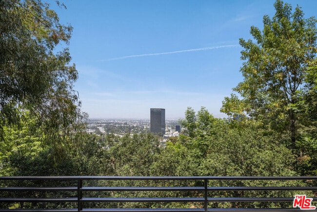 Building Photo - 3564 Multiview Dr