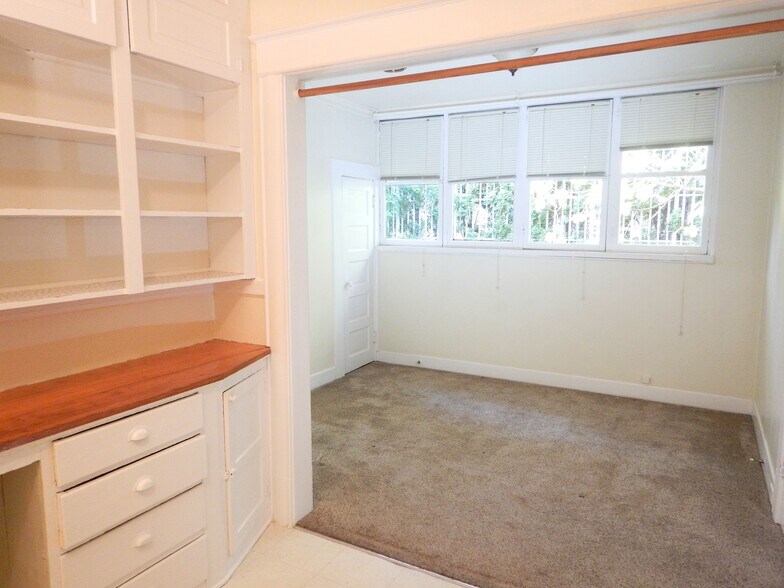 Building Photo - 1515 SW 10th Ave