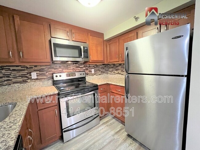 Primary Photo - 270 E Highland Ave