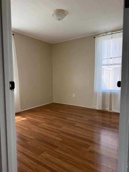 Building Photo - 507 24th St