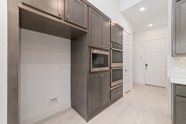 Building Photo - 32018 Crested Knl Ct