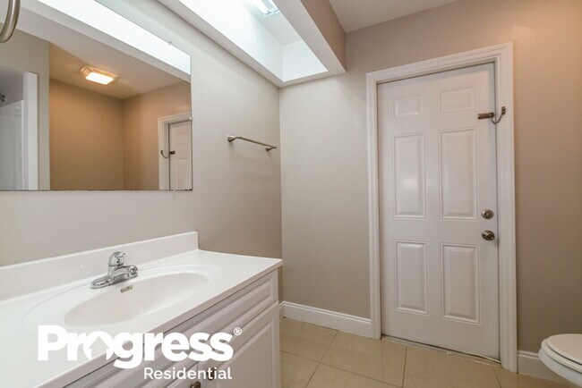 Building Photo - 25353 Doredo Dr