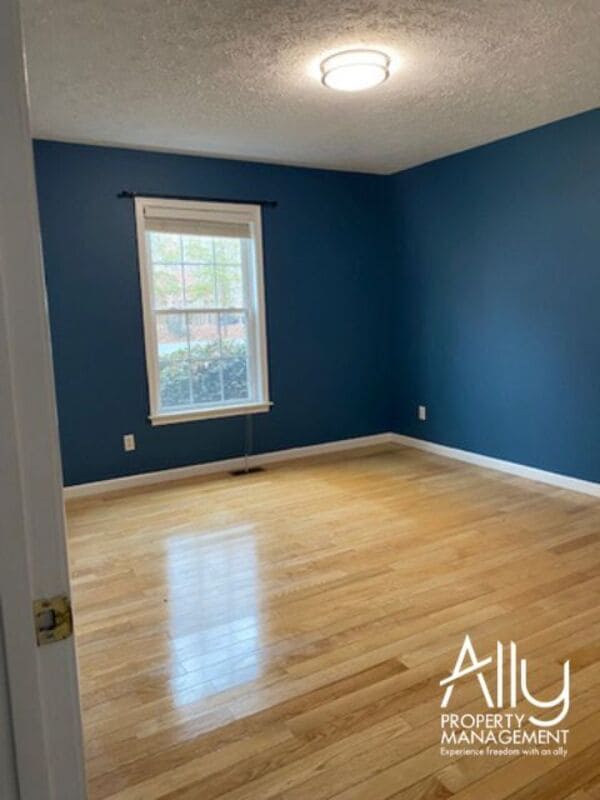 Building Photo - 35 Hardwood Rd