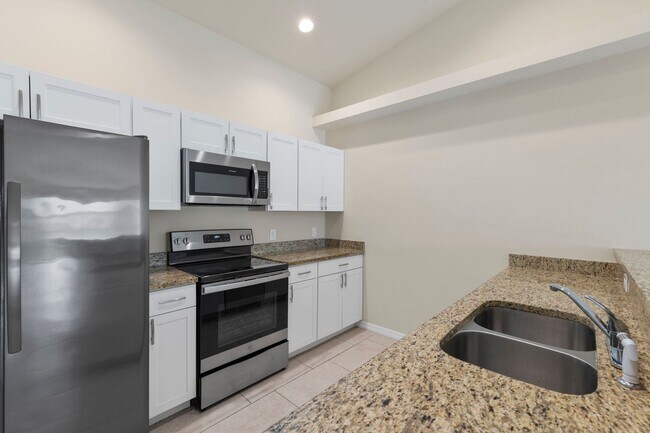 Building Photo - LB - Newly Constructed 3 bed 2 bath duplex with garage.