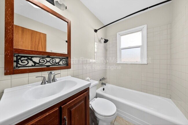 Building Photo - 207 Anistasia Dr