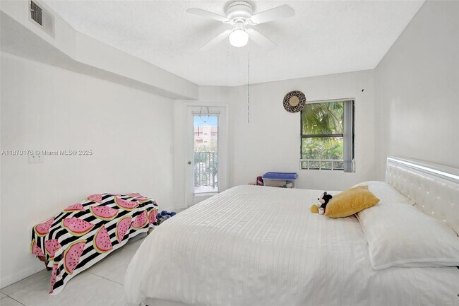 Building Photo - 9999 Summerbreeze Dr