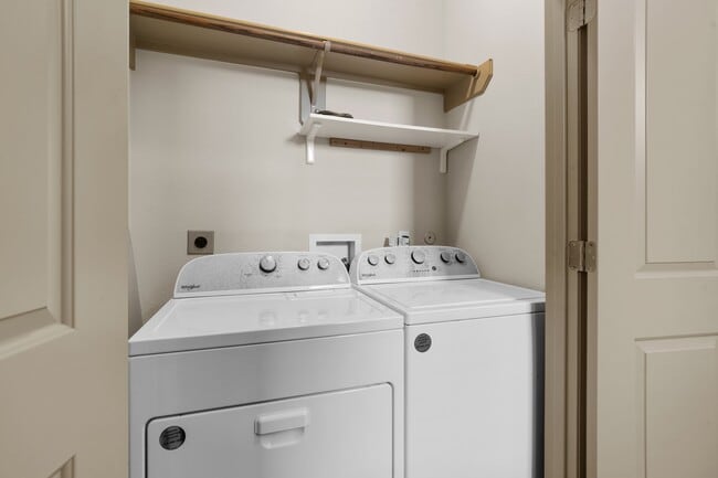 Building Photo - 1218 Sandman St