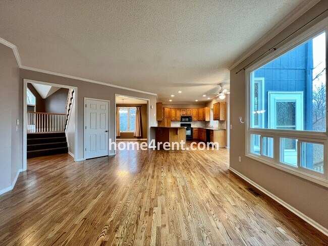Building Photo - Beautiful Four Bedroom Home in Blue Valley...