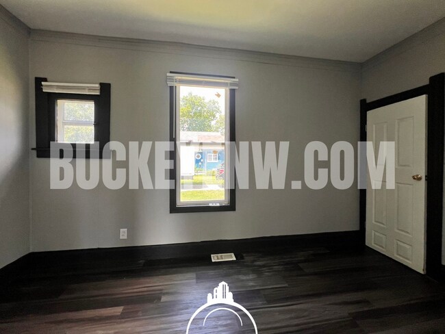 Building Photo - 203 South Ave