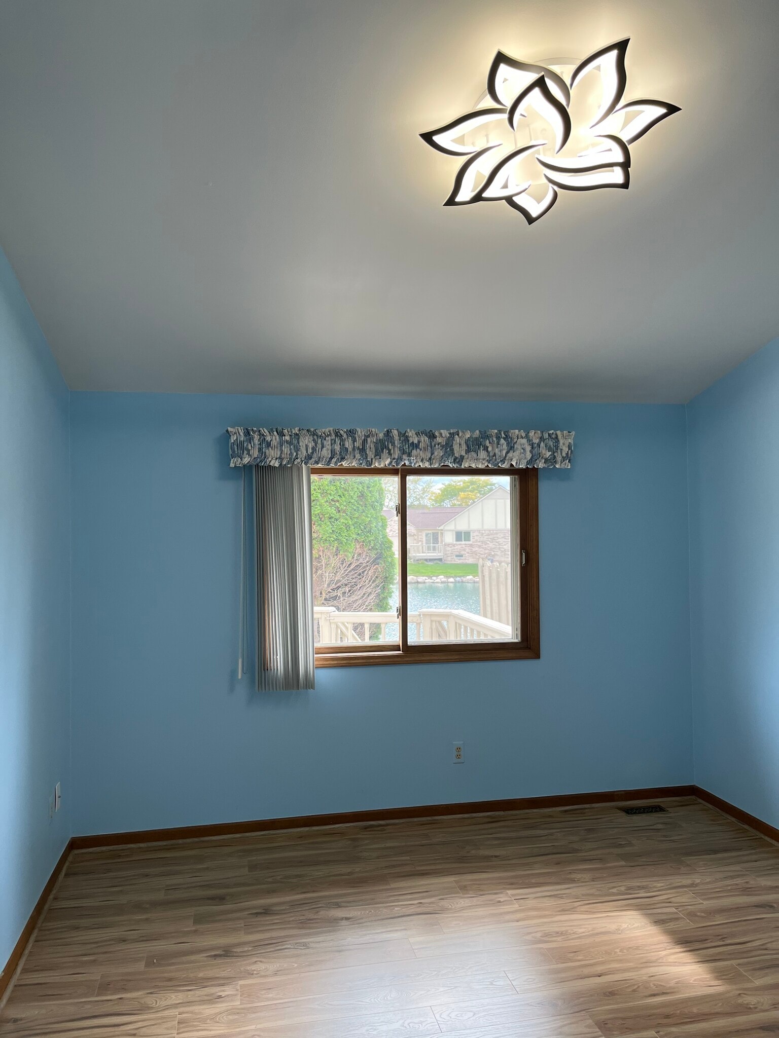 Building Photo - 43389 Riverbend Blvd