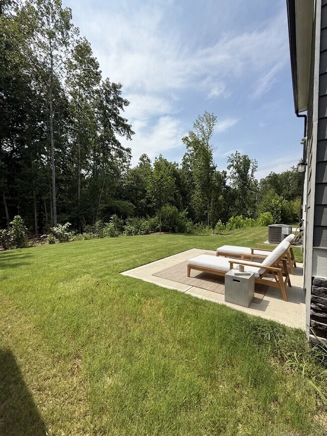Building Photo - 79 Pineview Dr