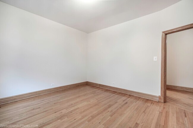 Building Photo - 1165 E 54th St