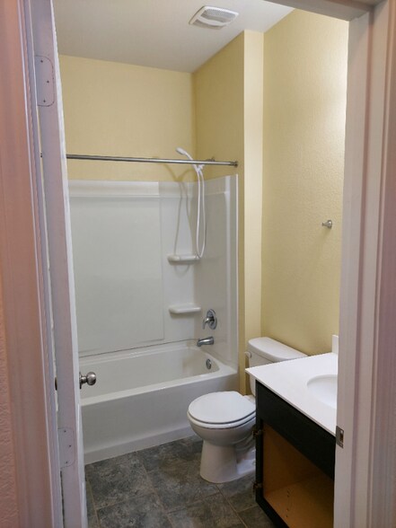 Building Photo - 112 W Vega Ln