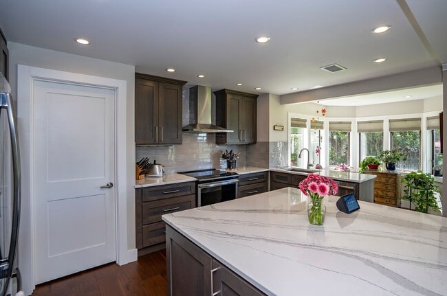 Building Photo - Sweeping waterfront views in this 2-Bedroo...