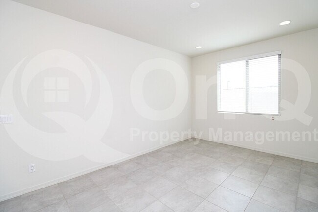 Building Photo - 5866 N 86th Ln