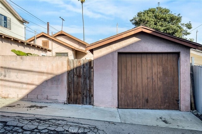 Building Photo - 959 W 17th St