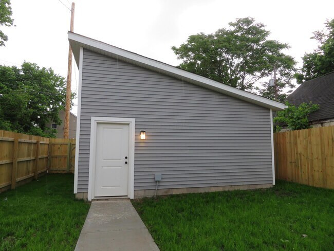 Building Photo - 90 N Princeton Ave