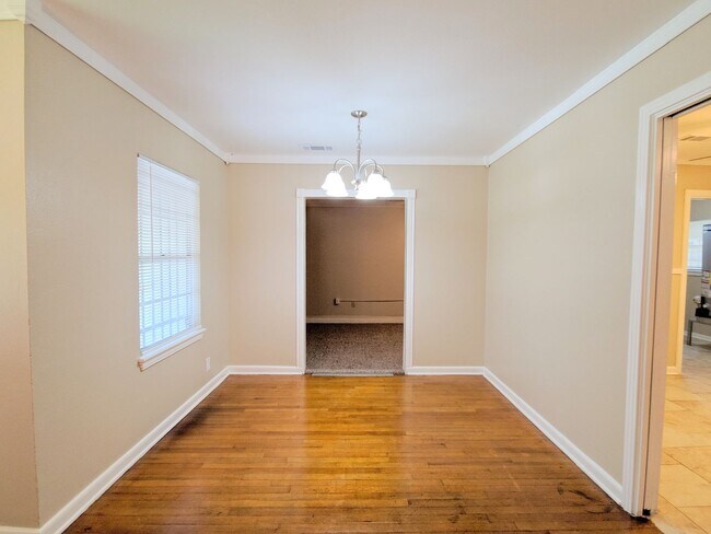 Building Photo - 1223 Shawnee St