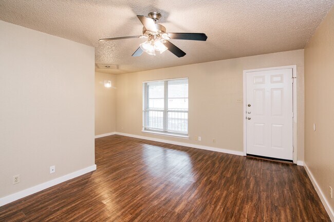 Building Photo - 115 Bernard St