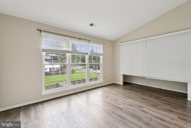 Building Photo - 7191 Fairfield Ct