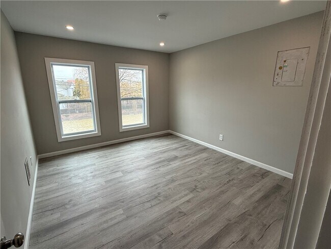 Building Photo - 14 Willow Pl