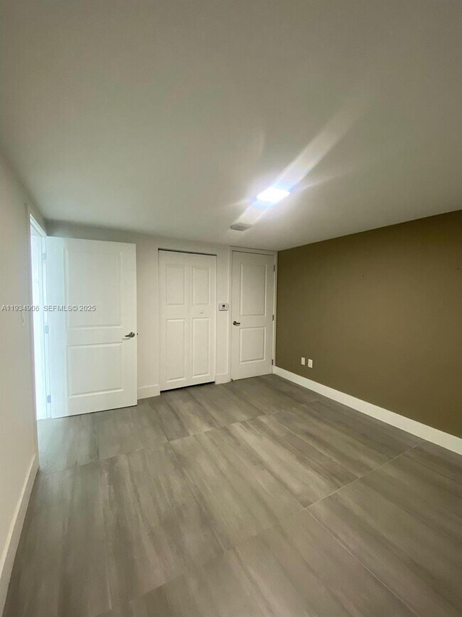 Building Photo - 400 Sunny Isles Blvd