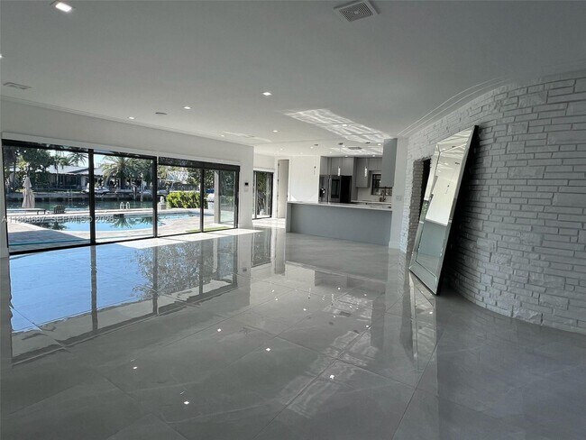 Building Photo - 2062 NE 121st Rd