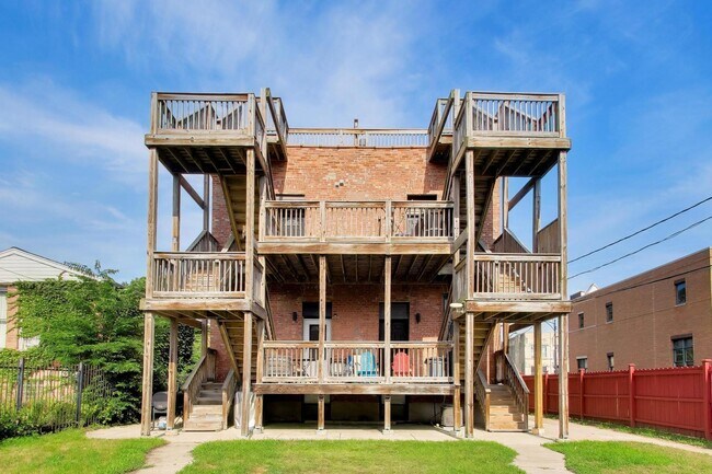 Building Photo - 3330 S Indiana Ave