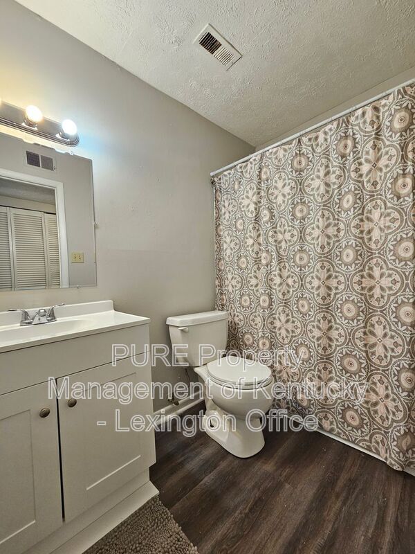 Building Photo - 3772 Camelot Dr