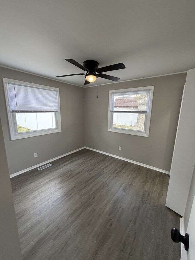 Building Photo - 2504 Campbell Dr