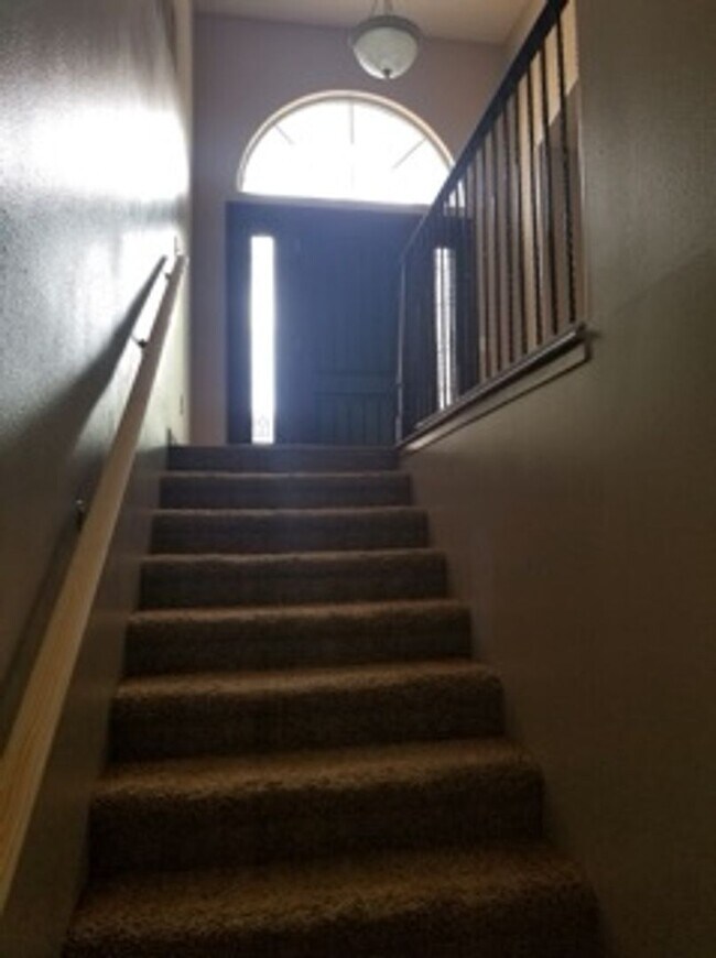 Building Photo - Beautiful Bloomington Hills Home