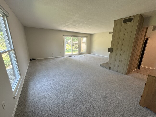 Building Photo - 120 Mallard Dr