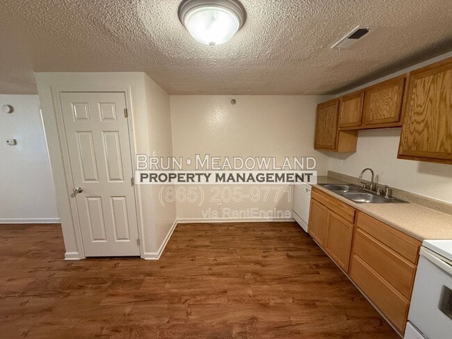 Building Photo - 436 E Red Bud Rd