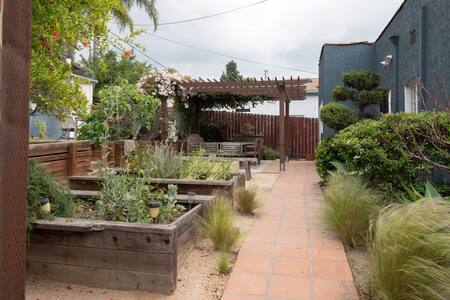 Building Photo - 2756 Locksley Pl