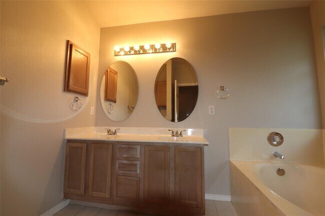 Building Photo - 2820 Single Trace Ct